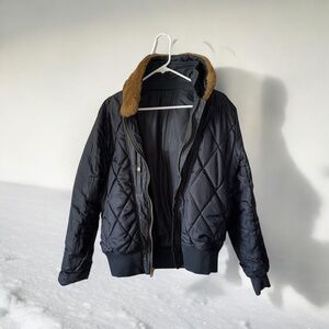 H&Ms winter coat faux fur collar. Lots of pockets. pp21  sleeve to cuff 26 L27